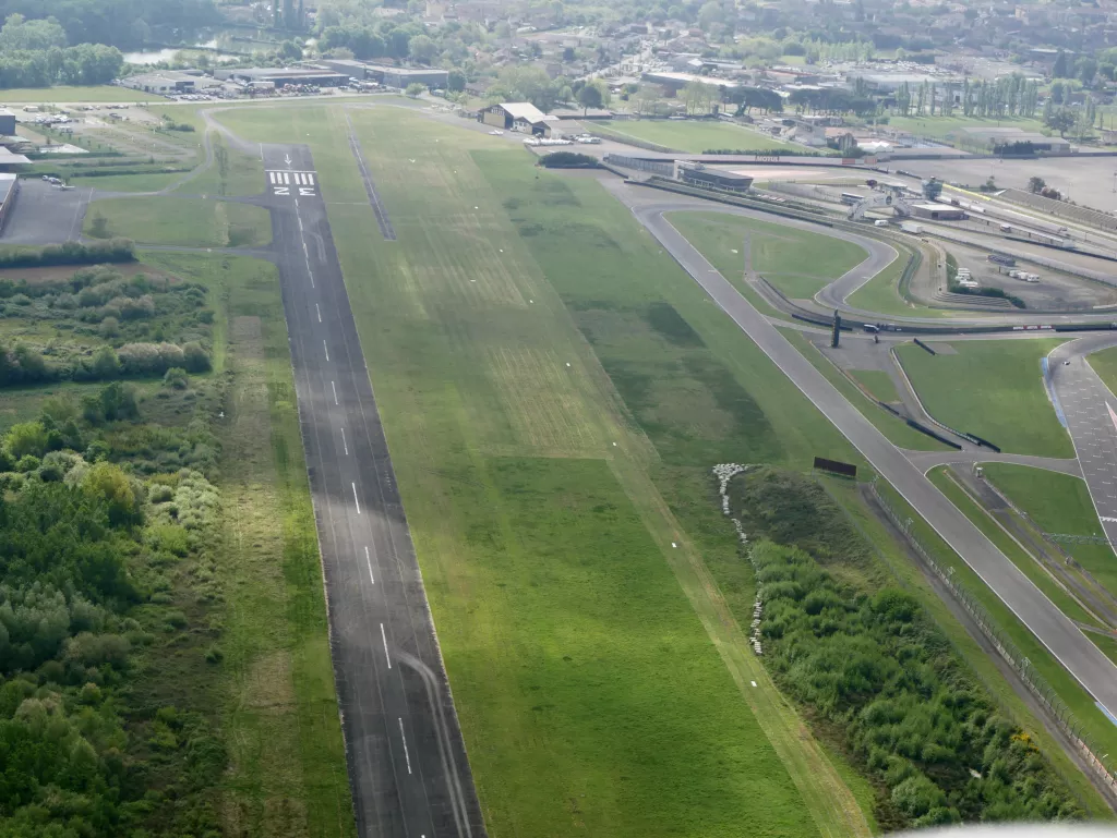vol (32) Aérodrome Nogaro