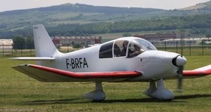 Avion 4 places DR400 aerodrome Clermond ferrand