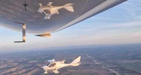 Avion leger aile-haute à l'aerodrome de Saint-Secondin