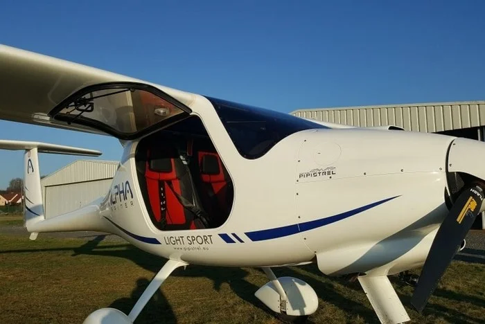 Avion leger aile-haute aerodrome Epinal Dogneville