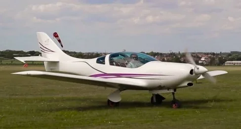 (05) Aérodrome de Mont Dauphin Saint Crépin avion ultra leger VL3