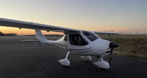 (46) Aérodrome de Cahors Lalbenque avion ultra leger CTLS
