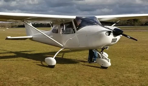 (33) Aérodrome de Libourne - Artigues-de-Lussac avion ultra leger SKYLINE