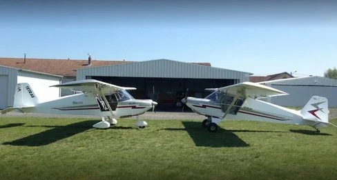 (17) Aérodrome de Pons-Avy avion ultra leger en patruille 