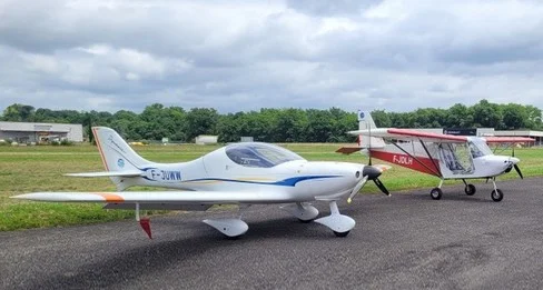 (32) Aérodrome Nogaro avion ultra leger en patruille SKYRANGER SWIFT