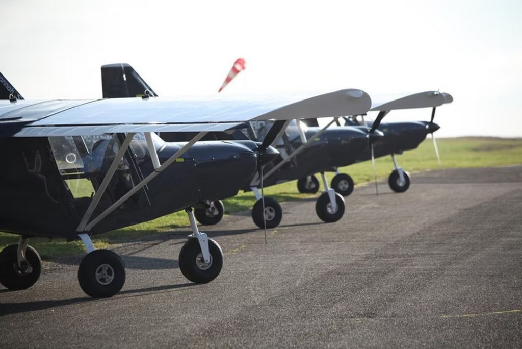 (01) Aérodrome de Bourg - Ceyzériat - image 6