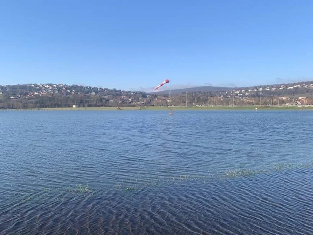  Aérodrome Besançon-Thise 491806330