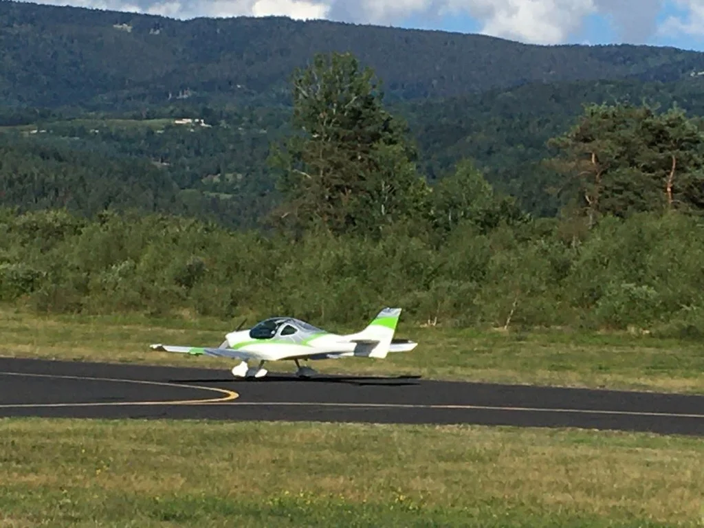 Aérodrome Saint-Secondin decollage