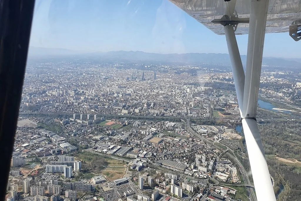 Aérodrome de Bourg - Ceyzériat ville vue du ciel