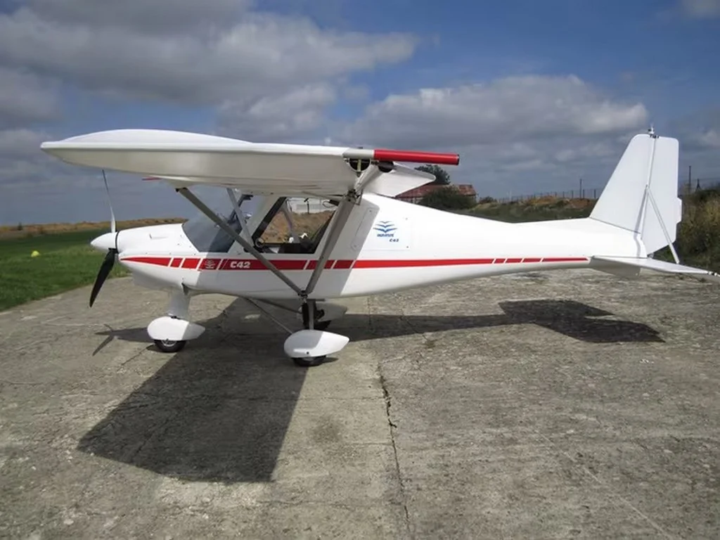  Aérodrome Compiègne - Margny 3330-10885