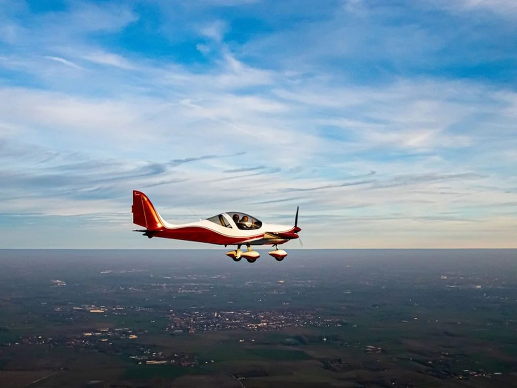  Aérodrome Lens-Bénifontaine evektor EV97