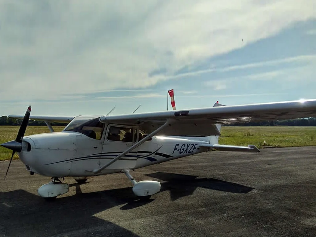  Aérodrome de Revel cessna 172sp