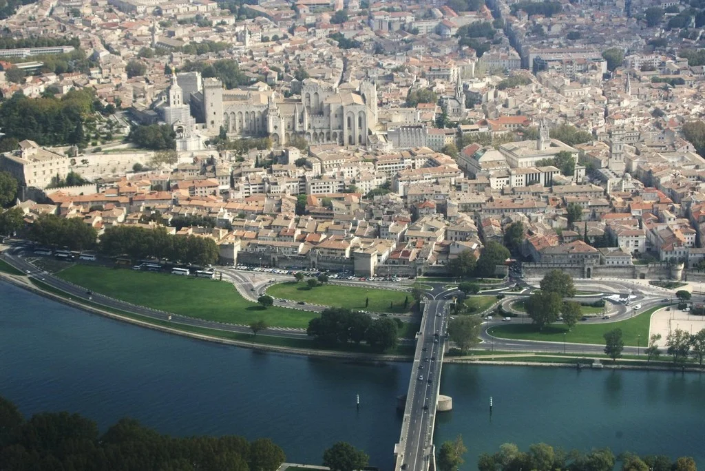 Aérodrome de Nîmes Courbessac avignon palais des papes