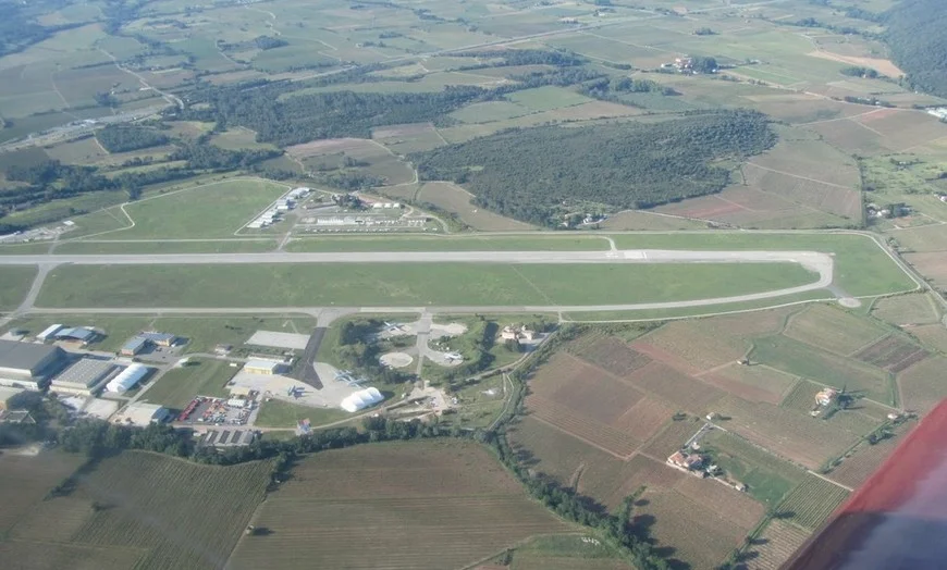 Aérodrome de Cuers vue du ciel aerodrome